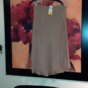 NWT WOMEN'S TAUPE SANTEEN SKIRT SIZE MED